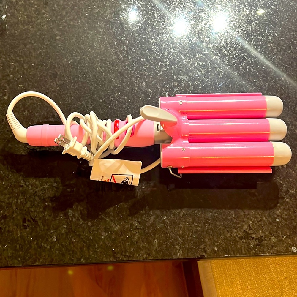 Pink Triple Barrel Hair Waver